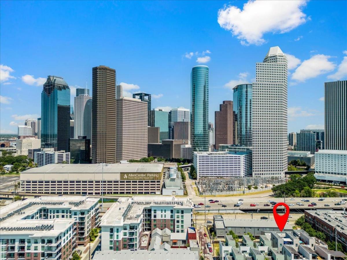 Luxe 3 Story Townhome With Downtown View Near Nrg Stadium Centrally Located Walkable To Popular Restaurants Houston Extérieur photo