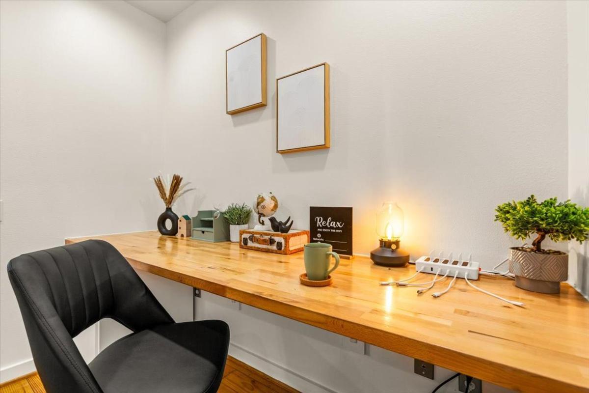 Luxe 3 Story Townhome With Downtown View Near Nrg Stadium Centrally Located Walkable To Popular Restaurants Houston Extérieur photo